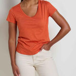 Toad & Co Orange V Photo 0