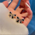 Elegant Black and Gold Bow Earrings Photo 2