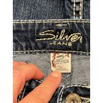 Silver Women's Santorini Capri Distressed Jeans in Medium Wash. Size 26 Blue Photo 2