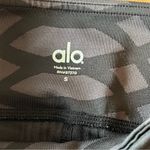 Alo Yoga  airbrush highline legging grey and black size S Photo 7