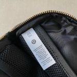 Lululemon  Everywhere Belt Bag 1L *Wordmark - Black/Gold Photo 11
