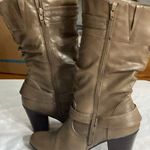 White Mountain  Wo size 7 Tan Heeled Boots with Slouchy Design INSIDE ZIPPERS Photo 6