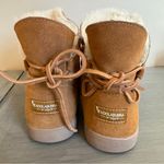 Koolaburra Shazi Mini Chestnut Boots Suede Sheepskin 109362 Women's Shoes Bow‎ 9 Brown Photo 1