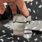 Torrid 1X 14/16  sz 1 flowy paisley shorts black pull in All year wear! Photo 4