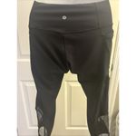 Lululemon  Women’s Black Cropped Mesh Accent Pockets Size 6 Photo 5