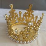 Elegant Gold and Pearl Crown Photo 0