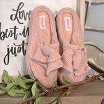 Aerosoles Aerosolrs Pink Crochet Slippers Womens Small size 5/6 Photo 1
