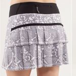 Lululemon Run Pace Setter Skirt (Regular) Beachy Floral White Fossil / Black Size 4 Photo 1