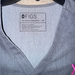 FIGS Catarina One Pocket Scrub Top Bonsai Womens Size XSmall Short Sleeve V Neck Photo 3