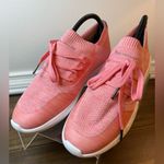 Peter Millar  Women's Hyperlight Glide Athleisure Sneakers size 9 Photo 0