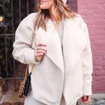 EXPRESS Women’s Beige Classic Soft Sherpa Teddy Open Front Jacket Size Medium Photo 0