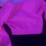 Bright pink workout crop top Photo 1