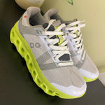 DQ women’s sneakers shoes size 8 Gray Photo 0