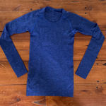 Lululemon  Long Sleeve, Crew Neck top with‎ thumb hole, Size 4 Photo 0
