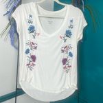 American Eagle size small embroidered white short sleeve V-neck T-shirt Photo 0
