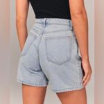 Abercrombie & Fitch Abercrombie Fitch The Loose Short High Rise Curve Love Light Wash Denim Size 27 Photo 3