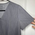 FIGS  | Casma Three-Pocket V-Neck Short Sleeve Scrub Top in Graphite Gray Size XS Photo 6