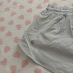 Lululemon  hotty hot shorts grey/white size 8 Photo 2