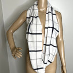 Old Navy  White Plaid Patterned Infinity Scarf Photo 0