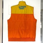 Stranger Things Retro 80s Orange Yellow Sleeveless Puffer Vest Men’s Size L Photo 3