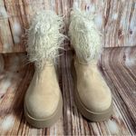 Pretty Little Thing  Cream Faux Suede Contrast Faux Fur Ankle Boot Size 9 Photo 1