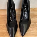Calvin Klein Jasmine Womens Leather Upper Pumps Heels Shoes 8.5M Black Photo 0