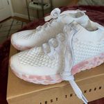 Wild Rose NOBLE White Knit Runners Photo 0
