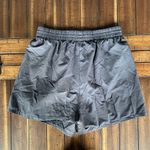 Gymshark  WOVEN POCKET SHORTS size medium in black Photo 2