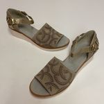 Lori Goldstein Collection Wedge Sandal w/ Ankle Strap size 7 A10 Tan Photo 4