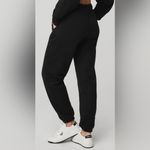 Alo Yoga NWT Accolade Sweatpants Cool Chrome Logo Black, Pockets Size L Photo 2