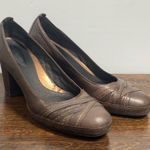 Clarks Artisan Women's Leather Upper Slip On Block Heel Pump Brown Size 9 Photo 0