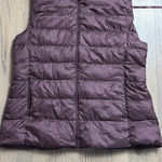 Uniqlo Down Fill Puffer Vest Women's XL Ultra Light Wine Zip Water Resistant Photo 0