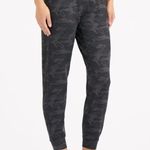 Vuori  Performance Jogger Photo 8
