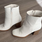 These Three Boutique White Boots Photo 0