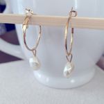Gold hoops + pearl Photo 4