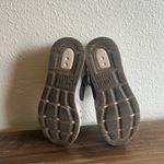 Nike  Venture Runner Women’s Size 7 Grey & Brown Photo 5