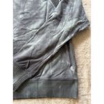 Lole Lolë Women's Crop long-sleeve Top Crew neck Camo Gray Size Medium Photo 2