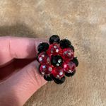 Vintage Red And Black Beaded Cluster Dangle Ajustable Silvertone Fashion Ring. Photo 0