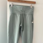 Vuori  Daily Leggings & Yosemite Bra in Fern M Photo 8