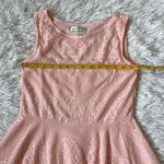 Magazine pink sleeveless scoop neck floral lace dress size Medium Photo 4