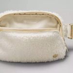 Lululemon Everywhere Belt Bag Large 1L White Opal & Gold Plush Fleece NWT Photo 2