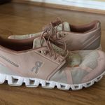 on cloud Running Shoes Photo 0