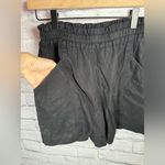 Elizabeth and James WOMANS Black Paperbag Utility Easy Shorts stretch size small Photo 1