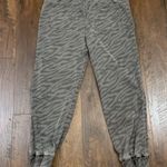 Bella Dahl Revolve Pocket Jogger in Black Beauty Photo 6