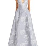 Monique Lhuillier NWT  Madeline Jacquard Gown Ice Gray Silver Size 2 Photo 0