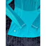 Lululemon  Women Activewear Top Blue Trail Bound 1/2 Zip Thumbholes Size 6 Photo 5