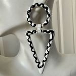 Black and white statement earrings Photo 3
