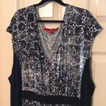 Black and white sleeveless vneck top size XL Photo 1