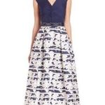 Teri Jon Knot front V Photo 0