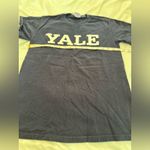 Gildan NWOT Unisex Sz: Small Yale University Spell Out Navy Cotton Graphic Tee. Photo 2